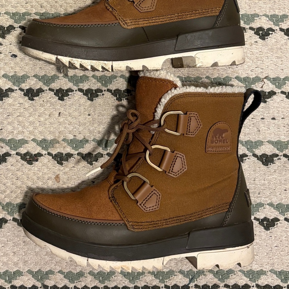 Sorel Tan and Olive Lace-Up Boots